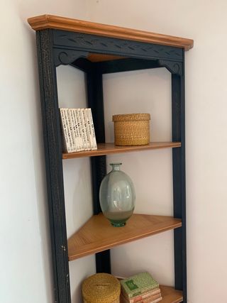 Estanteria esquinera de madera