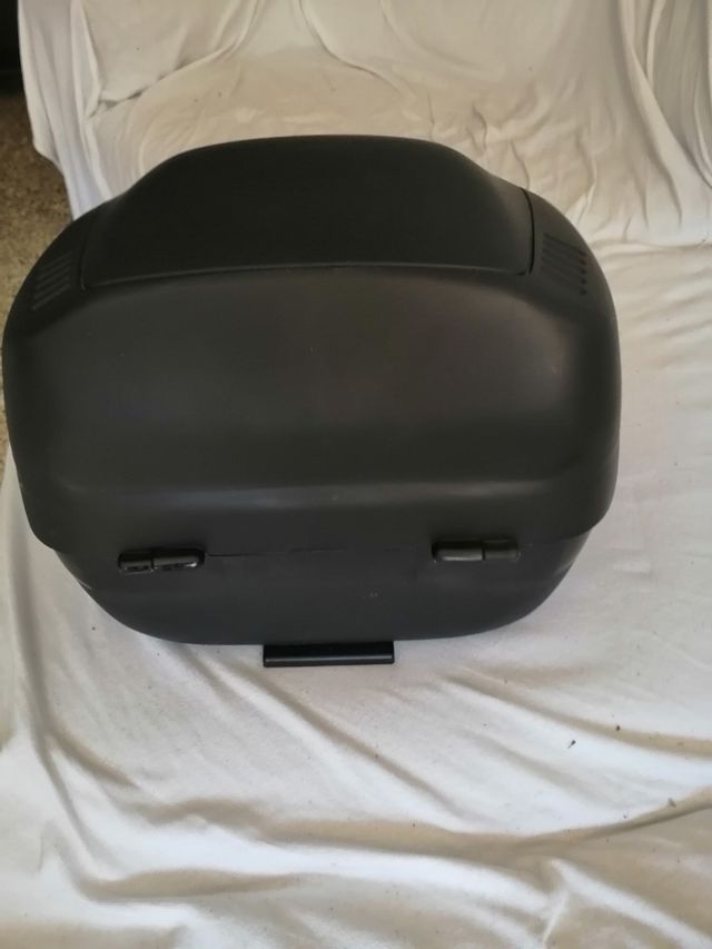 Baúl trasero shad25