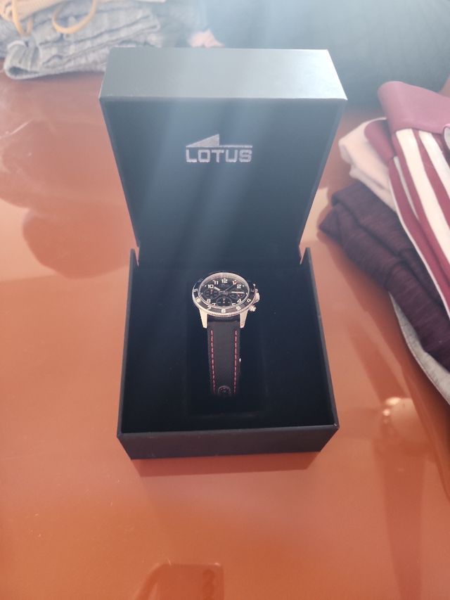 Reloj de Lotus