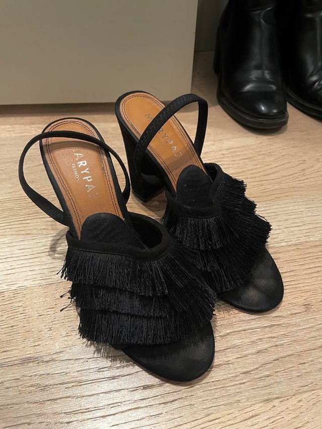 Sandalias Tacón Medio. Color Negro T.39