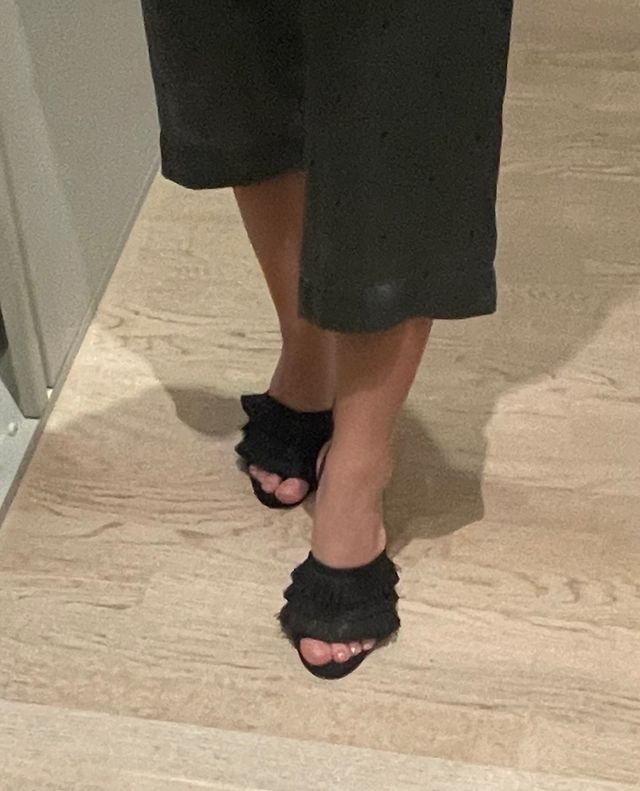 Sandalias Tacón Medio. Color Negro T.39