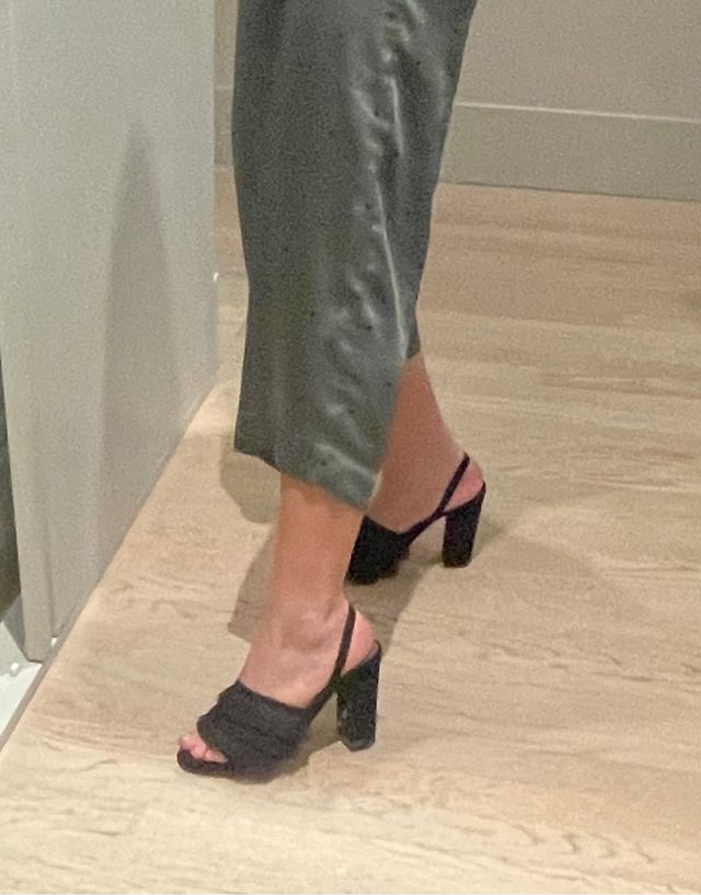 Sandalias Tacón Medio. Color Negro T.39