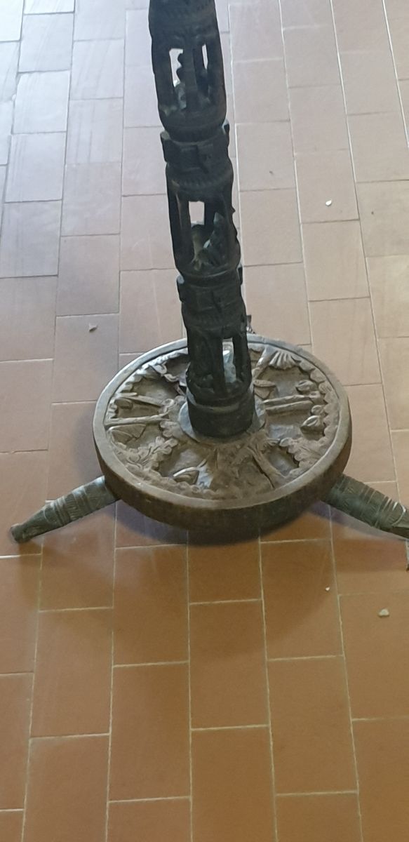 piantana malgasha in ebano vintage