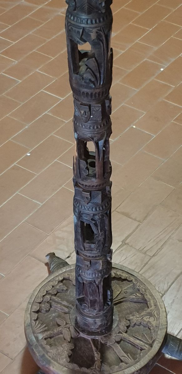 piantana malgasha in ebano vintage