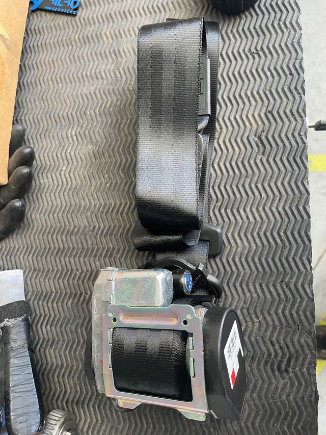 Cinturón delantero izquierdo