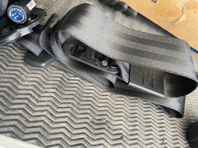 Cinturón delantero izquierdo