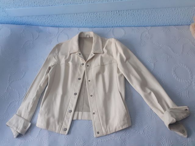 Chaqueta de piel de la marca Saga Ibañez