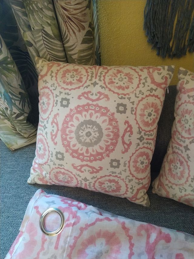 cortinas y cojines a juego