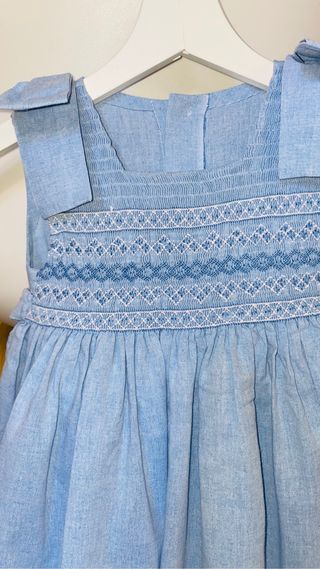 Vestido niña encargado a un taller de modistos