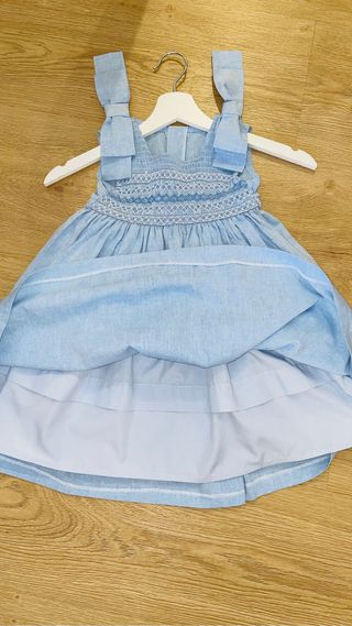 Vestido niña encargado a un taller de modistos