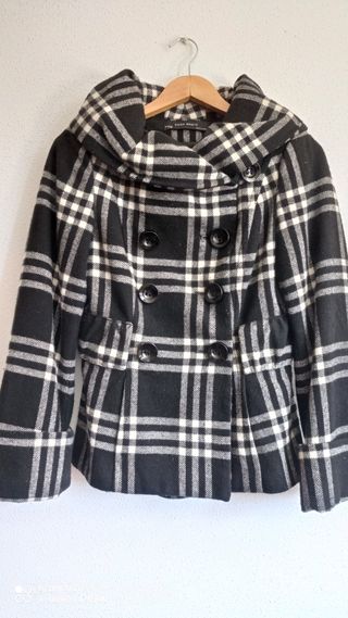 chaquetón cuadros negros y blancos zara