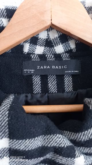 chaquetón cuadros negros y blancos zara