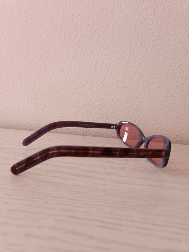 Gafas de sol en color morado/lila
