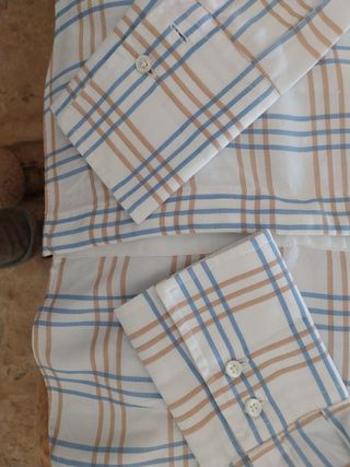 camisa azul y beige Carolina Herrera 