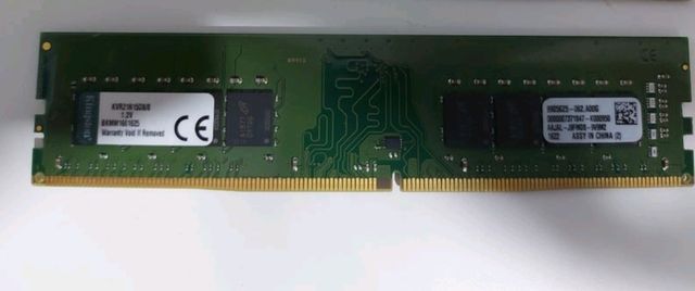 memoria RAM 8 GB DDR4.