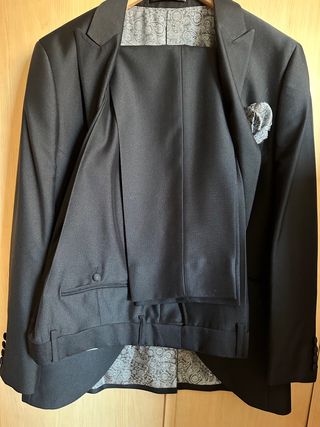 Traje de padrino. Un solo uso.