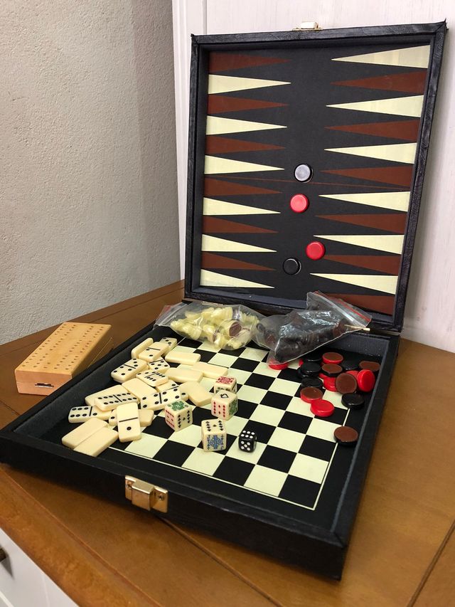 Estuche Juego de ajedres, damas, backgammon ect...