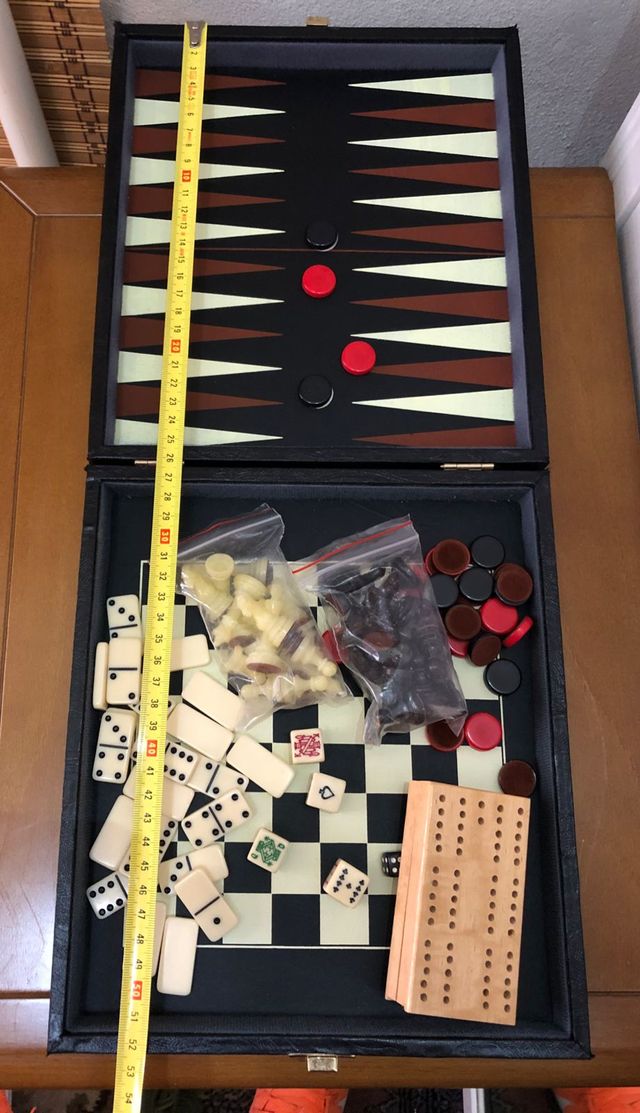 Estuche Juego de ajedres, damas, backgammon ect...
