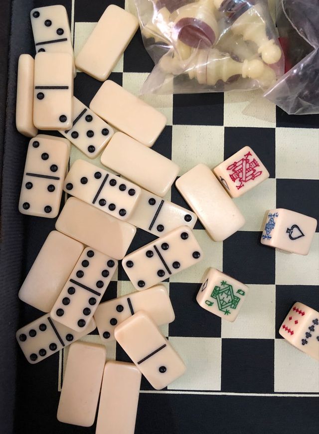 Estuche Juego de ajedres, damas, backgammon ect...