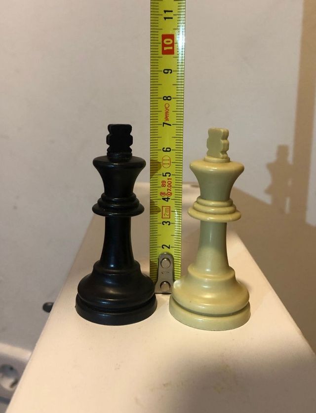 Piezas de ajedrez de plastico y madera