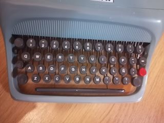 Maquina de escribir Olivetti Studio 44