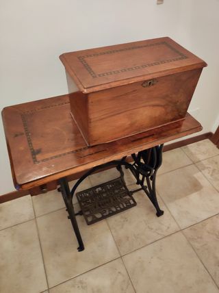 Macchina da cucire vintage MAQUAIRE 