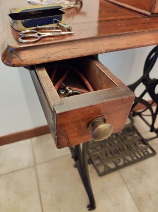 Macchina da cucire vintage MAQUAIRE 