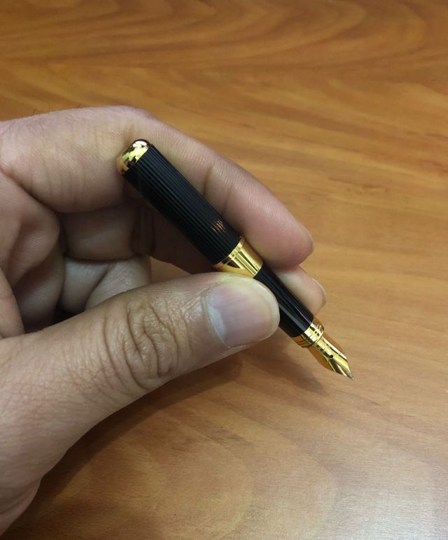 Pluma Helio Ferretti