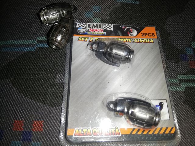 tappi copri valvola  per gomme auto 