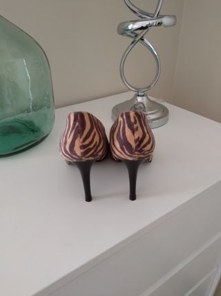 Zapatos tacón cebra