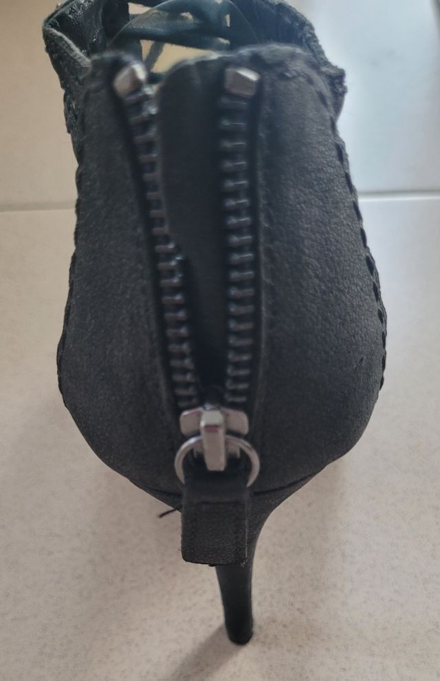 Sandalias abotinadas taconazo