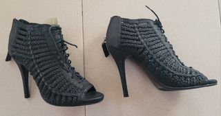 Sandalias abotinadas taconazo