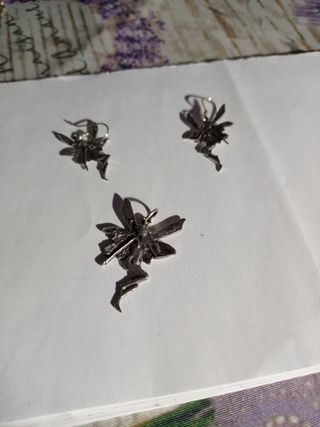 Juego de colgante y pendientes de plata de hadas