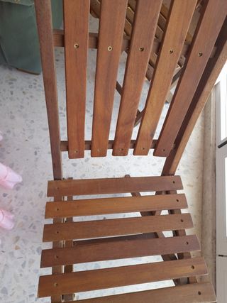 Mesa y sillas de jardín