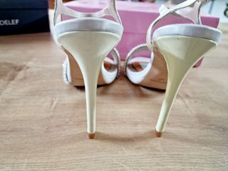 Zapato tacón novia en crudo perlas talla 39