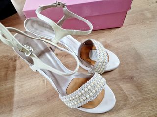 Zapato tacón novia en crudo perlas talla 39