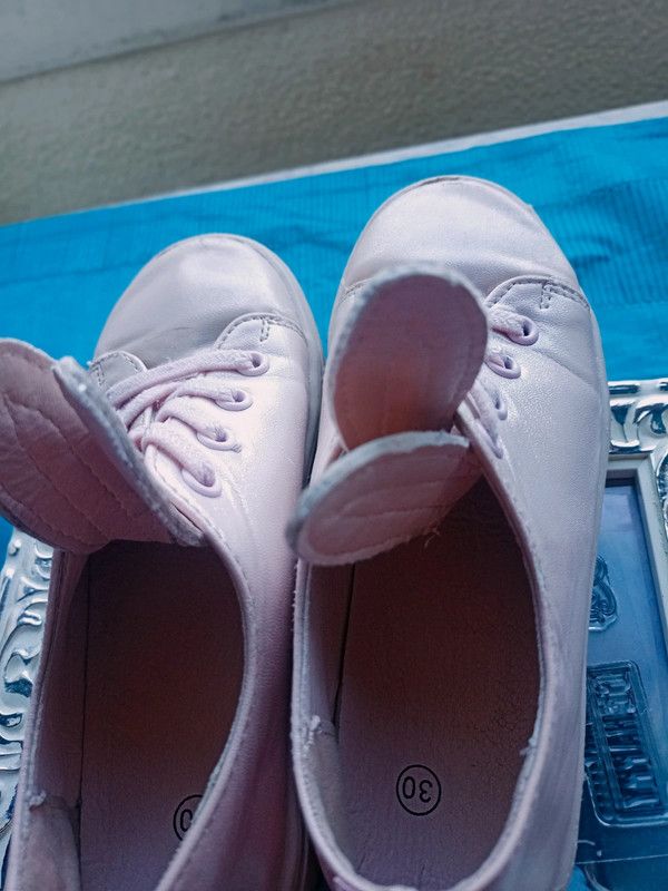 Ténis rosa com orelhas de coelho nº 30