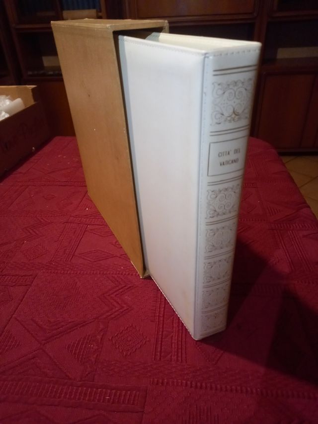 collezione francobolli città del vaticano