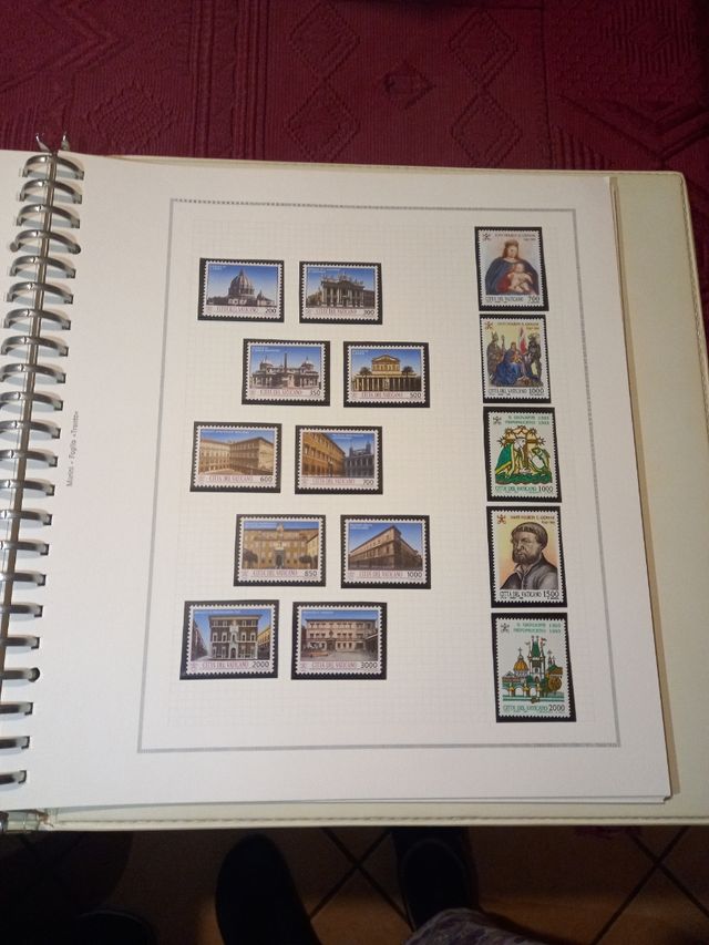 collezione francobolli città del vaticano
