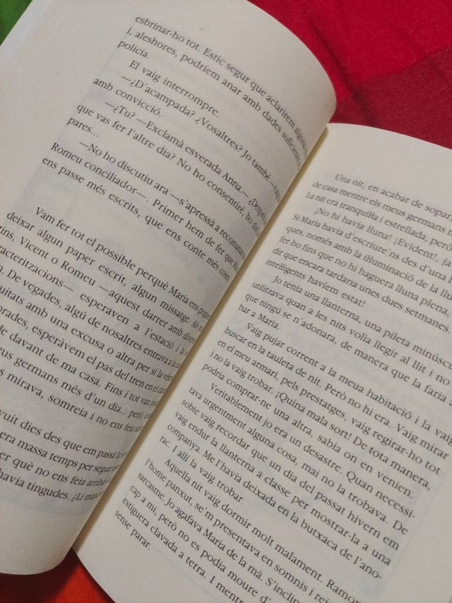 Uns papers en una capsa