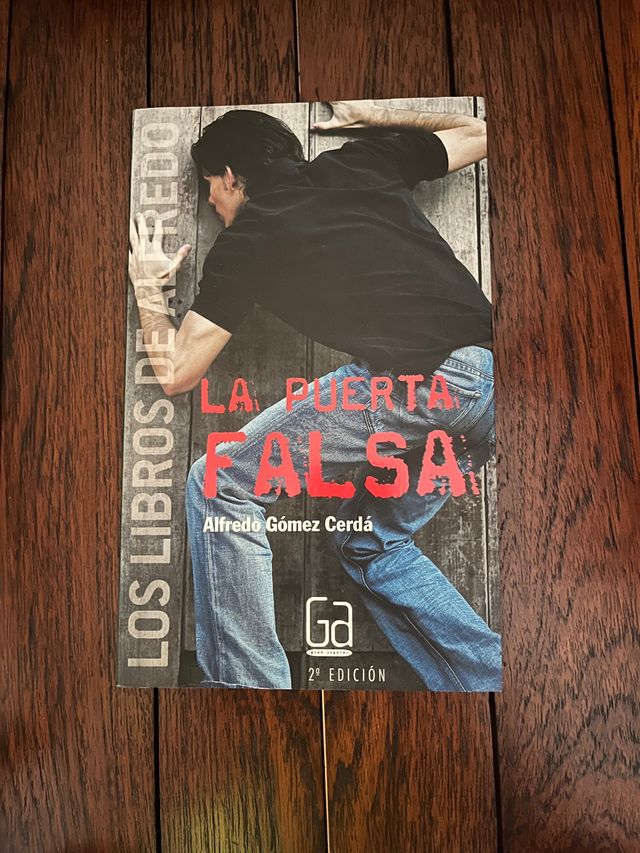 Libro . La puerta falsa