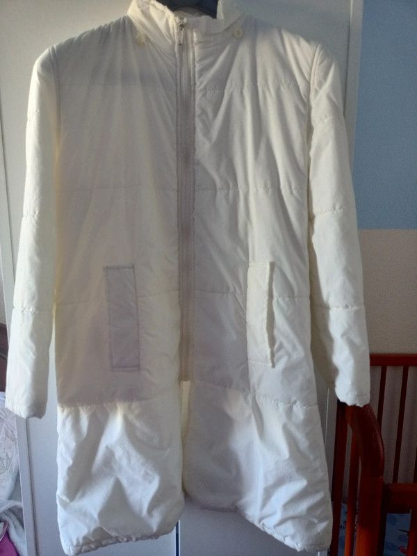 Chaqueta impermeable beige