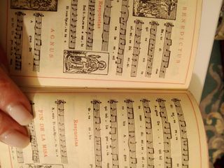 Antiguo libro religioso - 1943