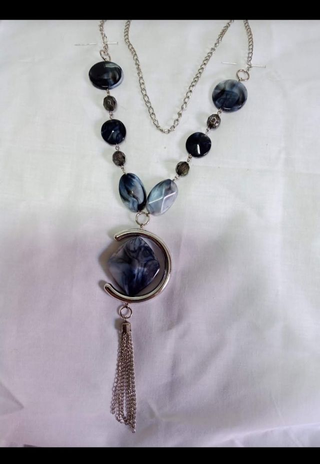 collar largo moderno