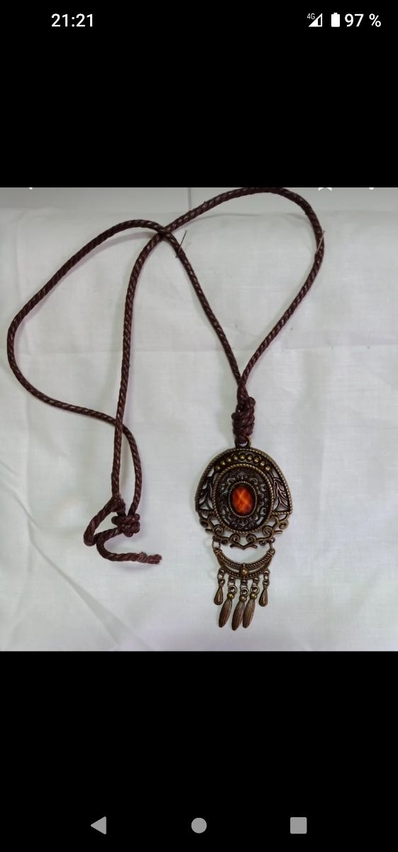 collar largo moderno