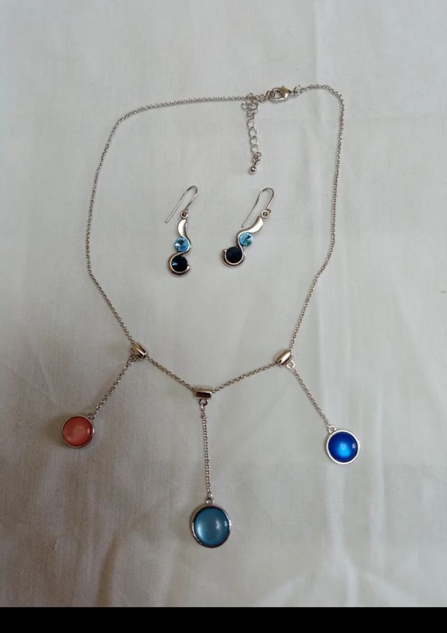 collar largo moderno