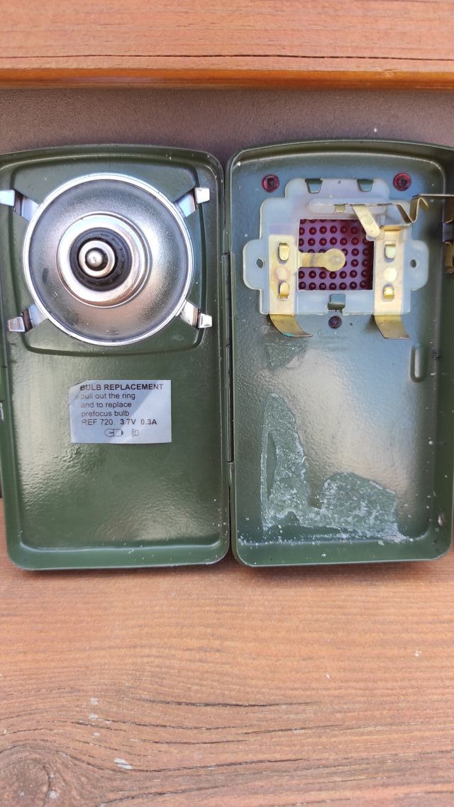 LINTERNA VINTAGE MARCA CEGASA Y VERDE MILITAR