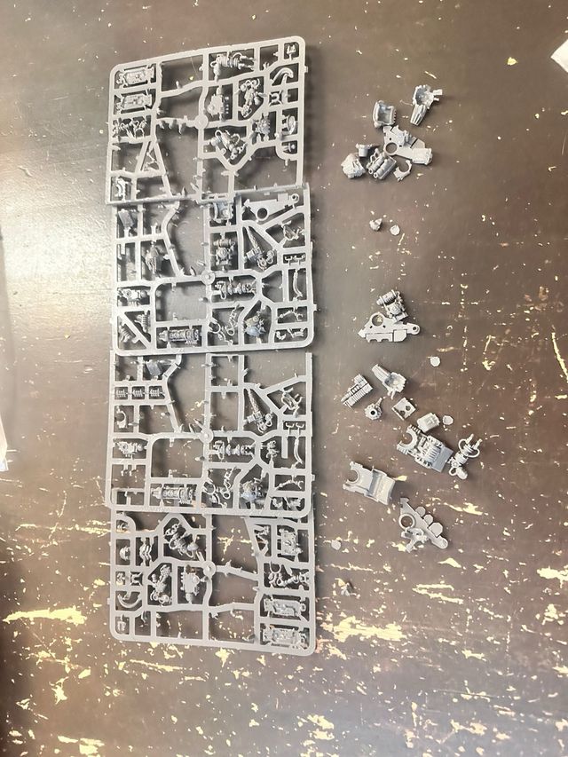 Warhammer bits mechanicum y brazos minotauros