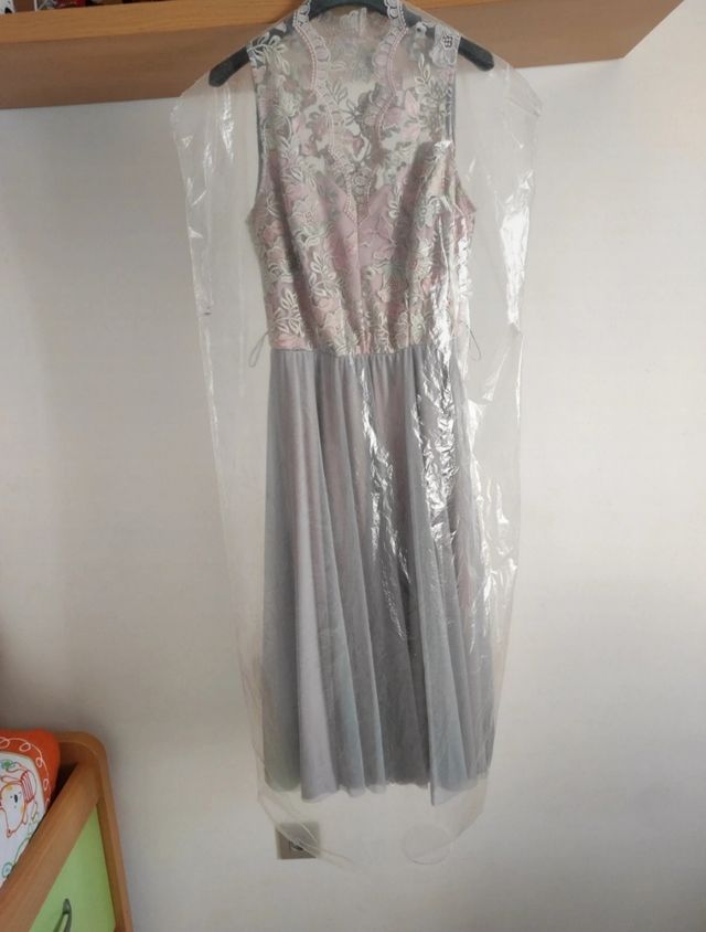 Precioso y elegante vestido de fiesta