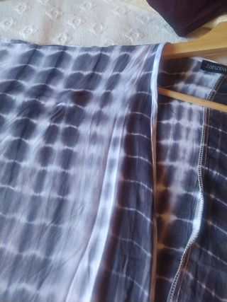 Caftán tie-dye azulado y gris